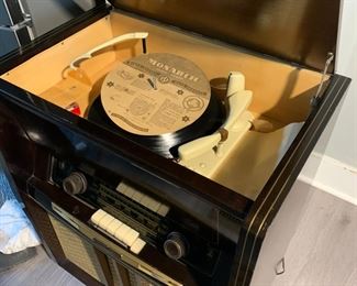 VINTAGE GRUNDIG TUBE CONSOLE