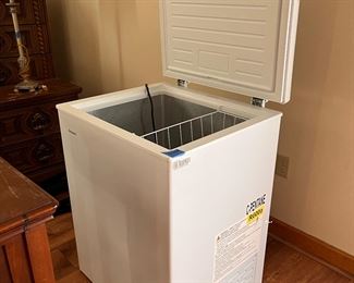 6 month old - 5 cubic feet deep freezer