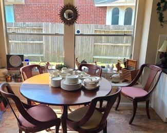Kitchen Table with 5 Chairs 