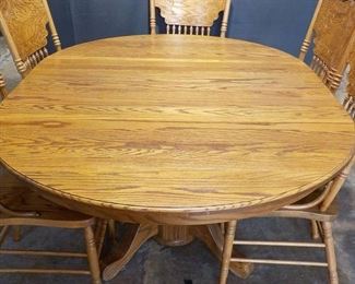 Beautiful Oak Pedestal Dining Table with 1 Leaf Does not include chairs