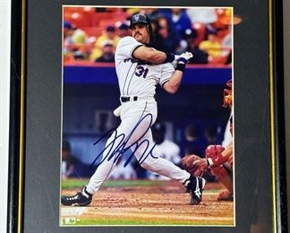 MIKE PIAZZA Signed Photo with COA