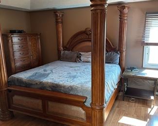 MICHAEL AMINI Signature Series Bedroom Set