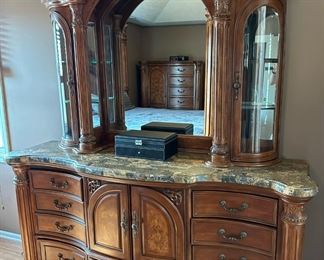 MICHAEL AMINI Signature Series Bedroom Set