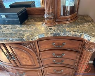 MICHAEL AMINI Signature Series Bedroom Set