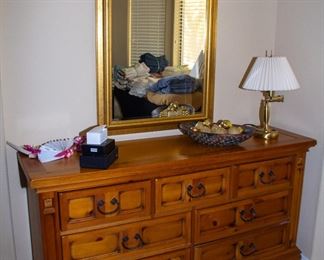 Sturdy wooden drawer, mirror