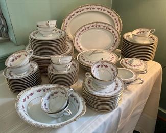 Ridgewood Noritake Porcelain China (90pc)