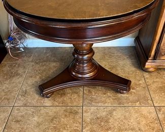 Round end table with cover