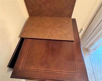 Square end table with cover