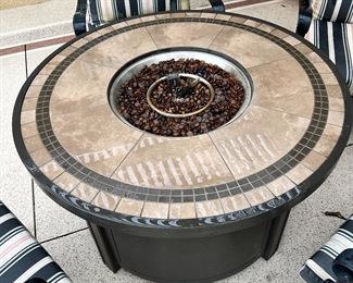 Gas Fire pit with 4 Chairs $400