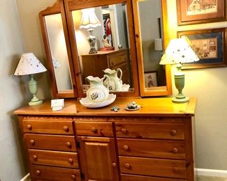 Hartford Amish oak mirrored dresser