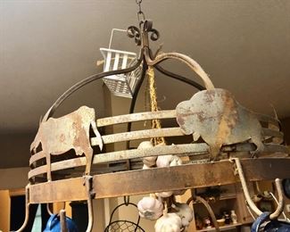 Animal motive on pot holder