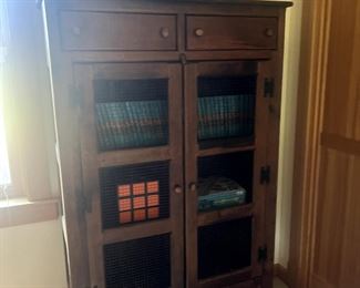 Amish strong pie cabinet $350