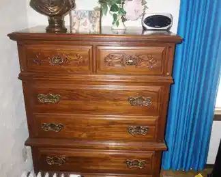 chest of drawers