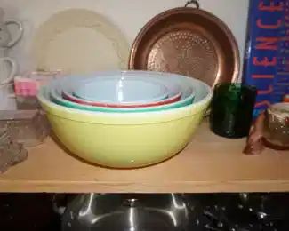 Pyrex nesting bowls