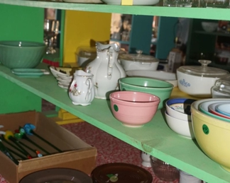 Pyrex, jade, pottery bowls