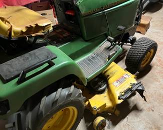 John Deere Lawn Tractor