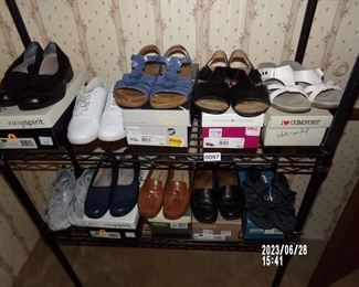 women's size 9W shoes