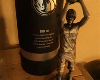 Dirk 20 sculpture