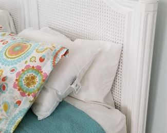 Pretty twin beds - two available - cottage chic!