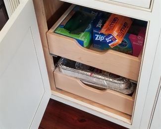 Lower cabinets feature pull-outs