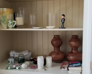 Small decorative accents and candles