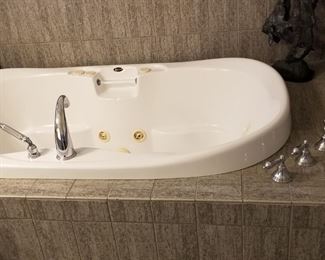 Spa tub