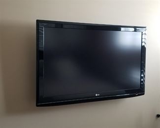Flat screen TV and wall mount
