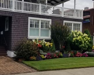 Mature plantings; limited amount of vinyl railing