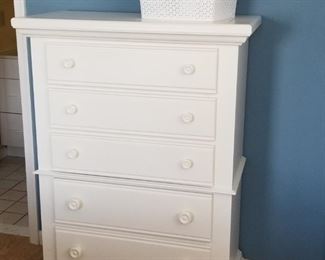 Broyhill bedroom set: tall dresser