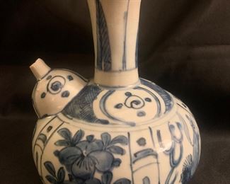Wan Li (1573-1619) Kendi blue and white vase, water bottle, Henry Moog Atlanta $2,500