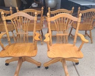 6 dining chairs oak, 4 straight and 2 on wheels available for presale