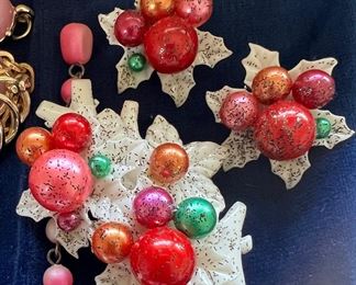 nice selection of vintage costume jewelry 