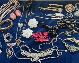 nice selection of vintage costume jewelry 