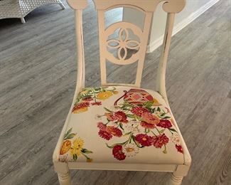 White wood dining chairs (6)