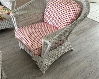 Matching arm chair & cushions(no ottoman with this)