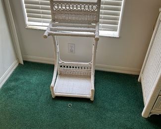 Wicker bathroom stand