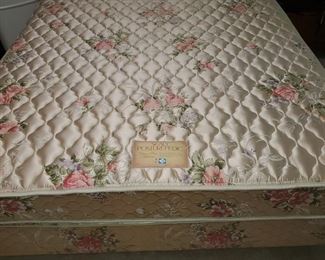 Queen mattress & rails