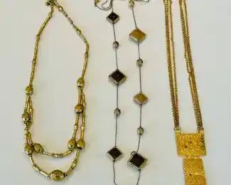 Fashion jewelry necklaces