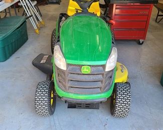 John Deere D110 Lawn Tractor