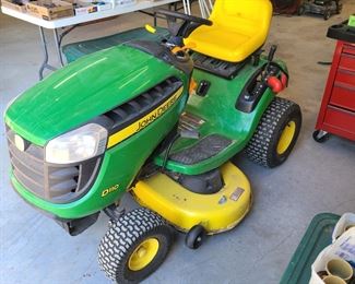 John Deere D110 Lawn Tractor