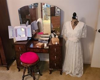 English Antique Vanity 