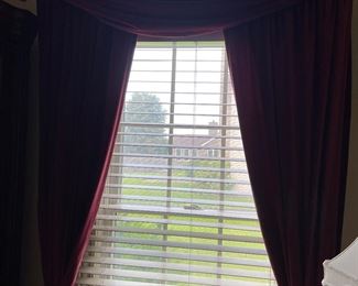 More red velvet drapes