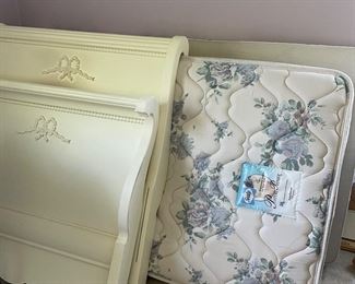 Twin head and foot board with Sealy mattress