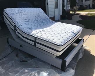 New Beautyrest adjustable mattress with platform and remote. 