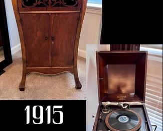 1915 Victrola Phonograph