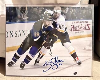 Autographed / Signed Hockey Photo