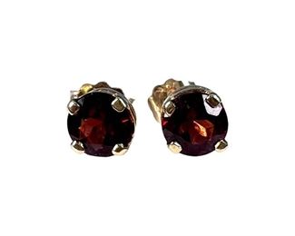 14kt Yellow Gold Garnet Stud Earrings