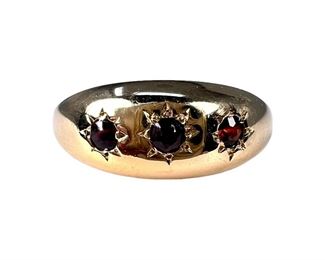 18kt Yellow Gold Garnet Ring