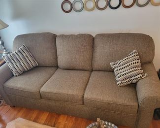 2 year old couch, very good condition. Original invoice available.