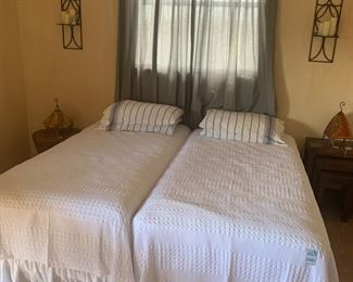 Twin beds (convertible to King Size)